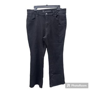 No Boundaries Mid Rise Jeans.  Black  size  17 Bootcut